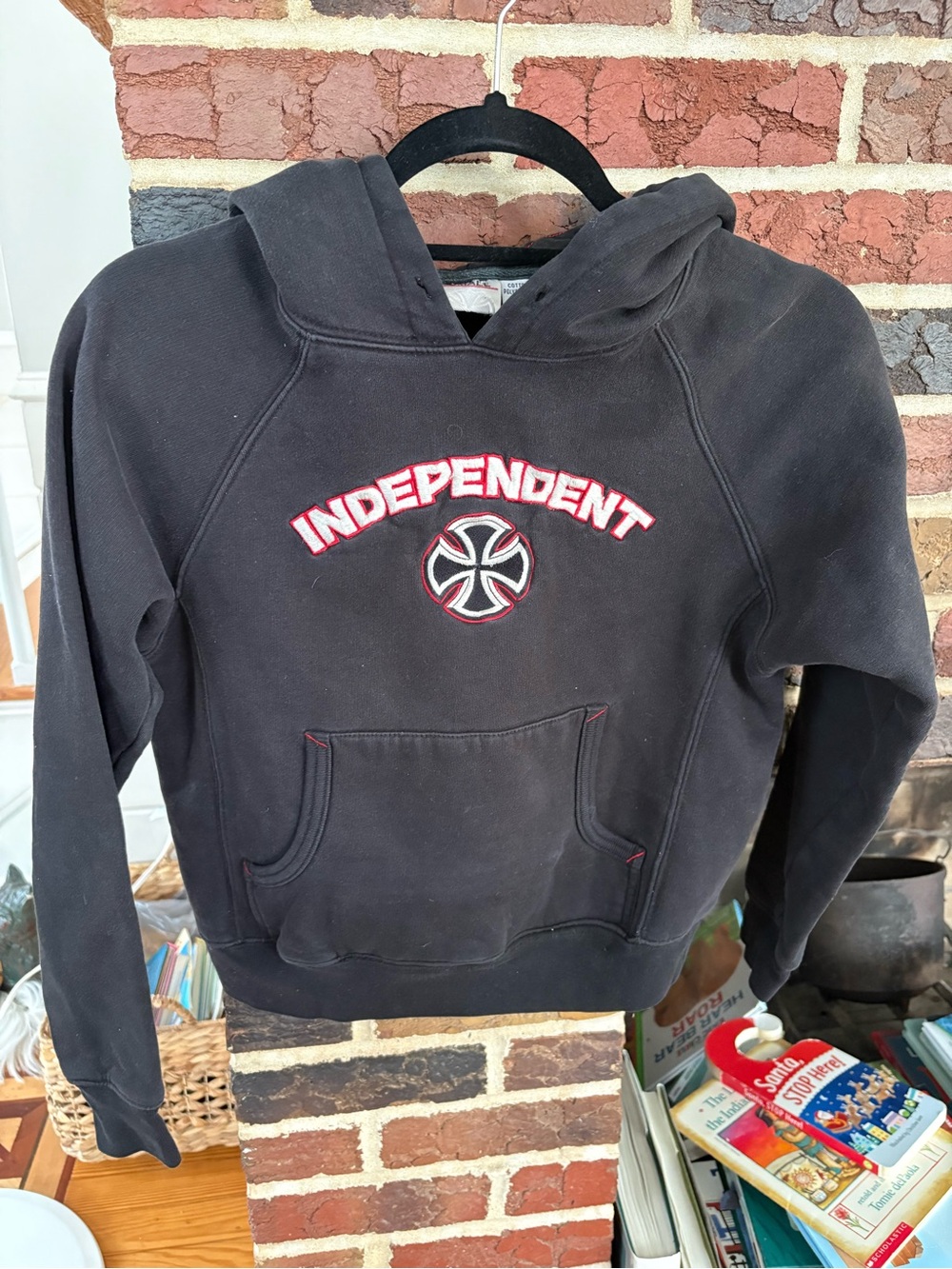 Independent skateboarding youth kids  sweatshirt small